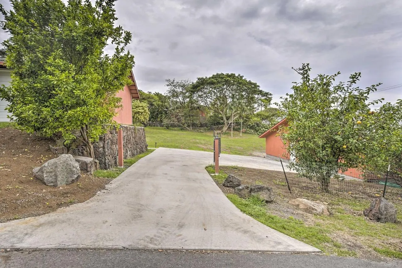 Kailua-Kona Hillside Apt Less Than 3 Miles To Beaches! 0*,