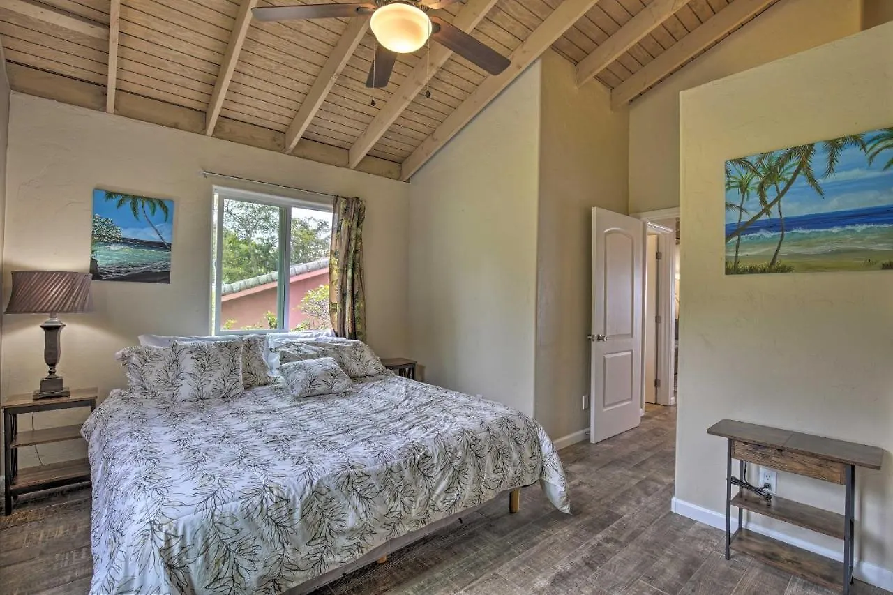 Kailua-Kona Hillside Apt Less Than 3 Miles To Beaches! 0*,  United States